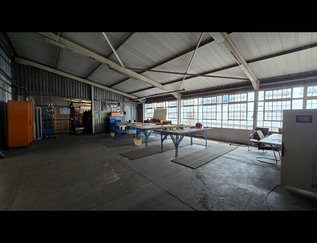 1,499M² WAREHOUSE TO LET IN EASTLEIGH
